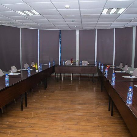 Airside Hotel Άκρα Εξωτερικό φωτογραφία