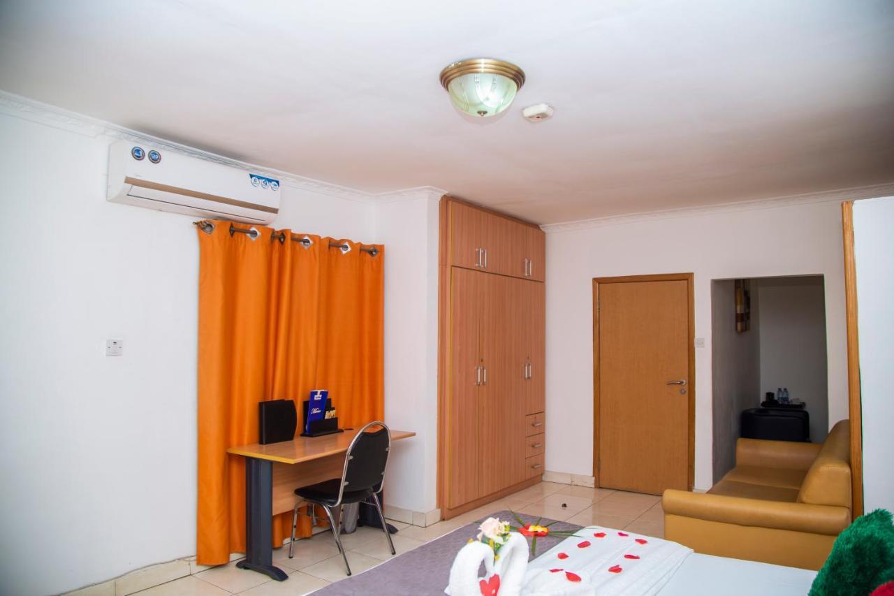 Airside Hotel Άκρα Εξωτερικό φωτογραφία
